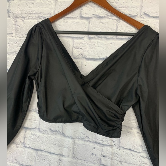 Nasty Gal Long Sleeve Petite Knot Front Cut Out Crop Top Black Size US 6 - Picture 12 of 13